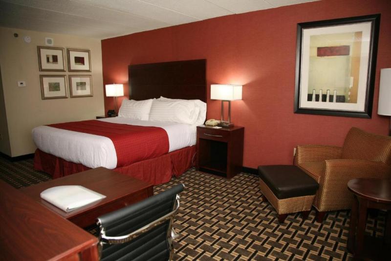 장애인을 위한 킹사이즈 침대 스탠다드 룸, Holiday Inn New London, An Ihg