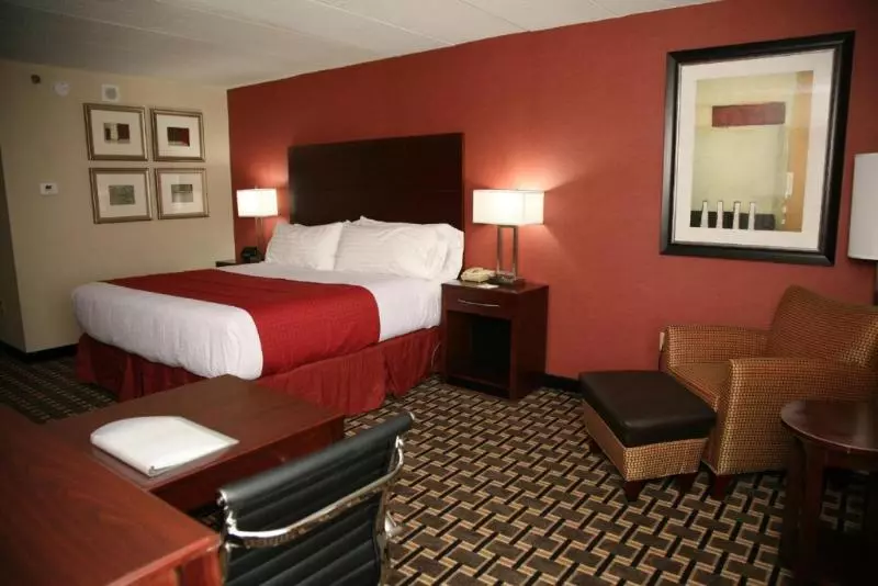 身障者適用キングサイズベッドルーム, Holiday Inn New London, An Ihg