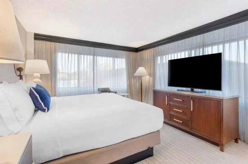 اتاق لوکس با تخت بزرگ, Omni Charlottesville