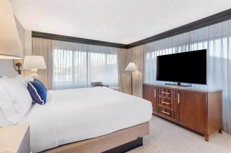 اتاق لوکس با تخت بزرگ, Omni Charlottesville