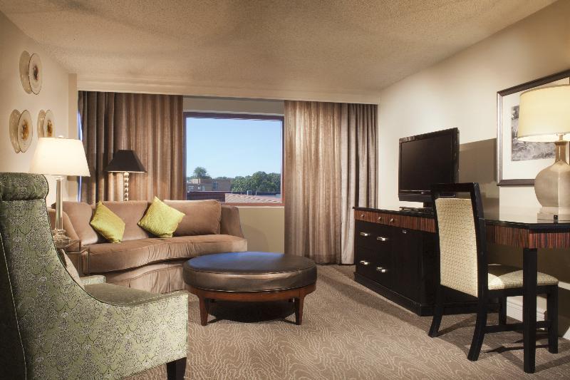 מיטת קינג בסוויטה, Omni Charlottesville