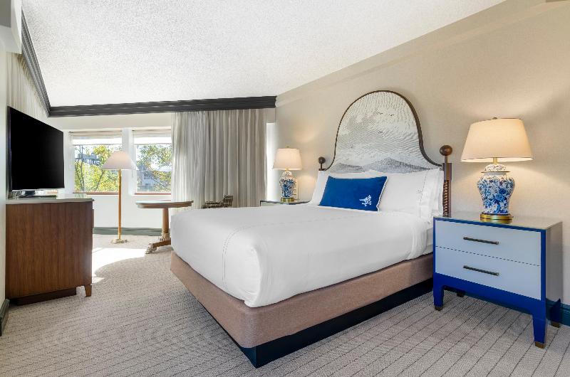 מיטת קינג בסוויטה, Omni Charlottesville