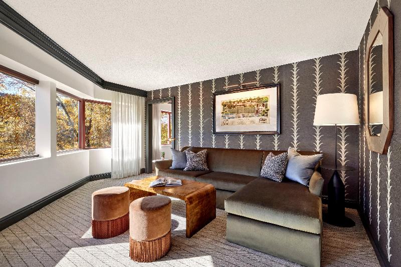 מיטת קינג בסוויטה, Omni Charlottesville