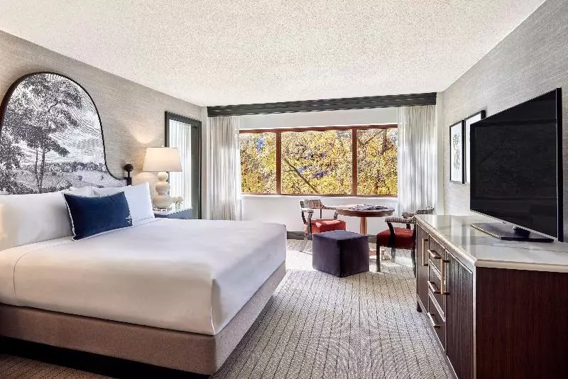 سوئیت با تخت بزرگ, Omni Charlottesville