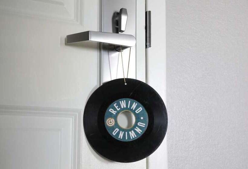 스탠다드 룸 킹사이즈 침대, Phillips Kansas City Curio Collection By Hilton