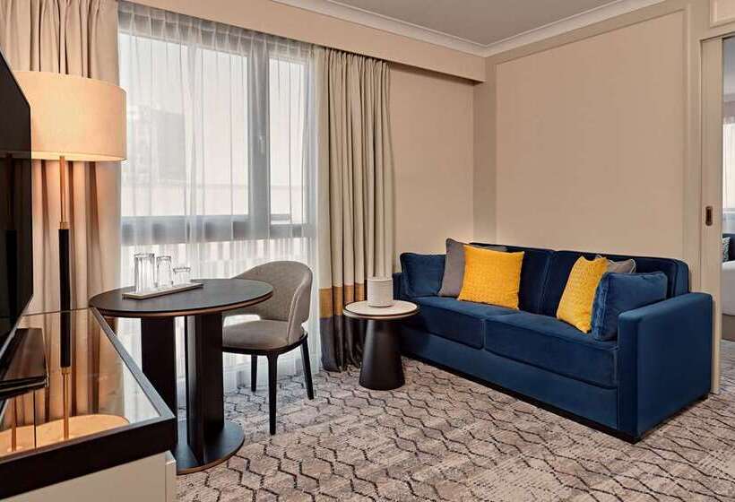 غرفة قياسية, Phillips Kansas City Curio Collection By Hilton