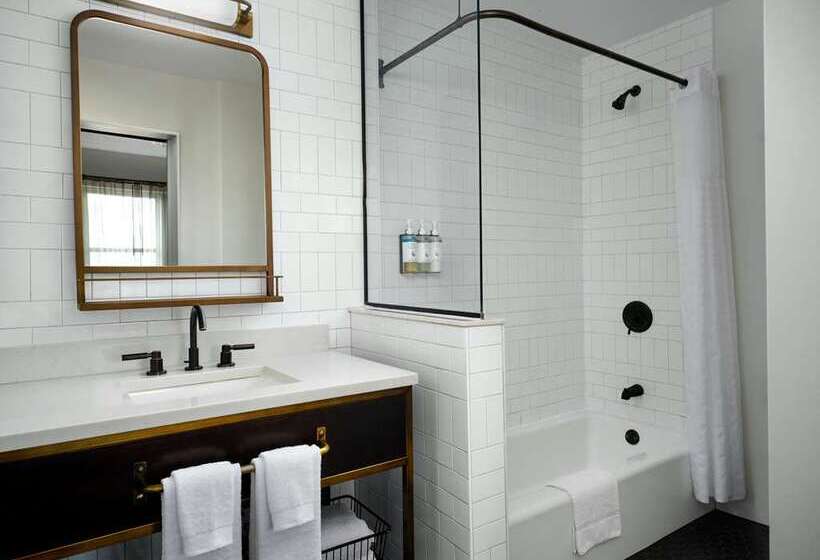 غرفة قياسية, Phillips Kansas City Curio Collection By Hilton