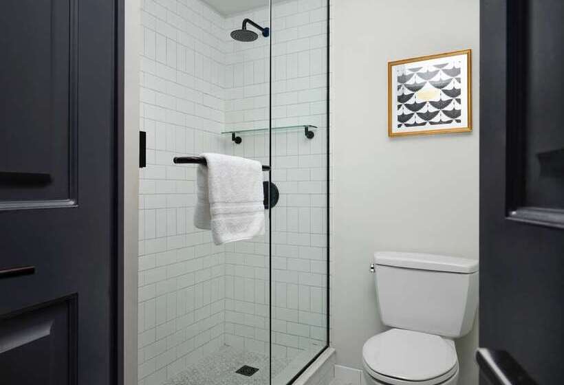 غرفة أساسية, Phillips Kansas City Curio Collection By Hilton