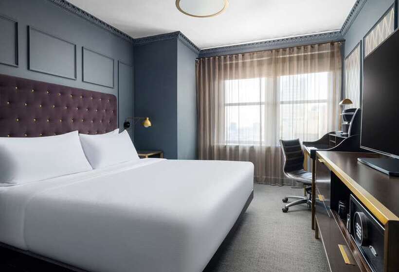 غرفة أساسية, Phillips Kansas City Curio Collection By Hilton