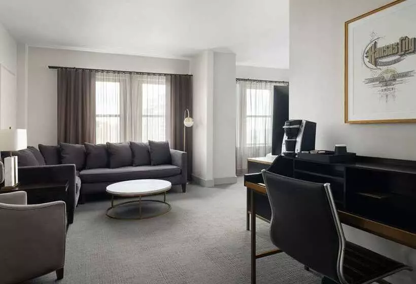 اتاق استاندارد, Phillips Kansas City Curio Collection By Hilton