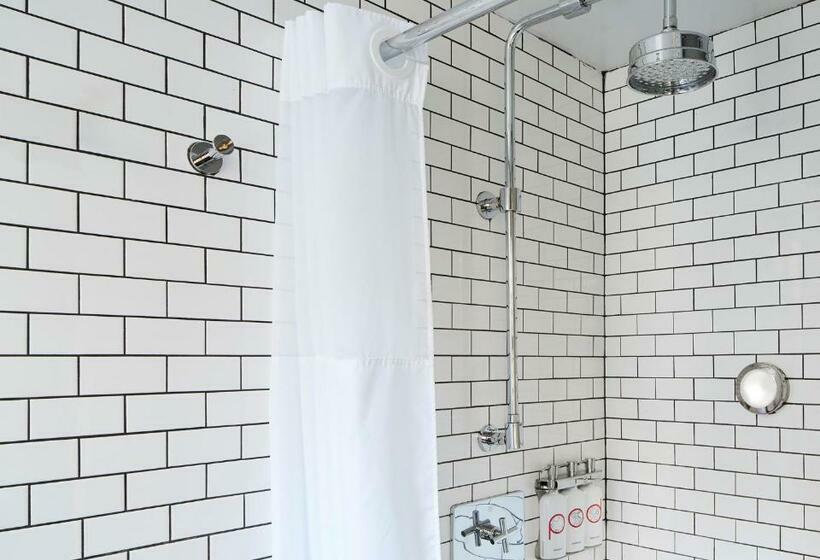 스탠다드 룸, Pod 51