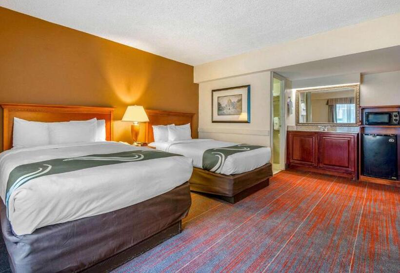 带2个双人床的标准工作室, Quality Inn Savannah Historic District