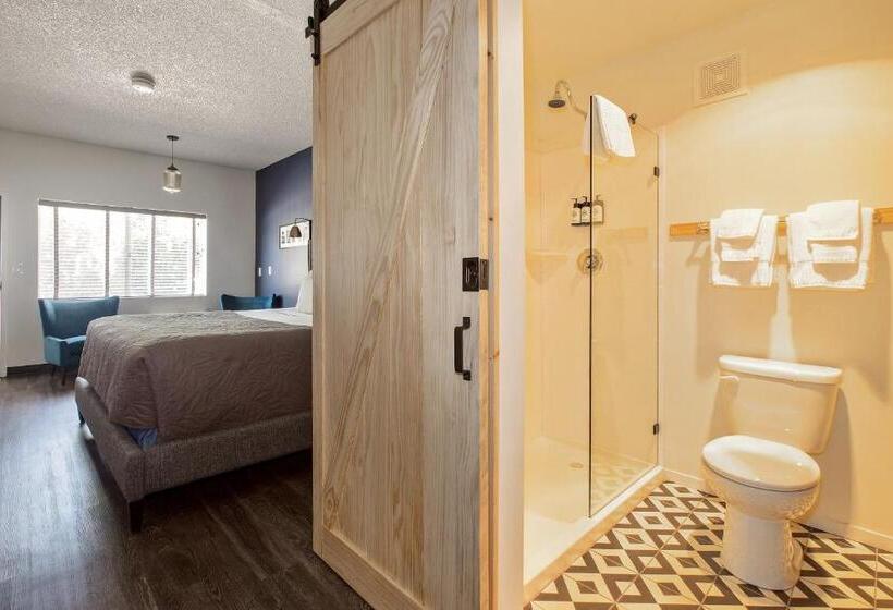 غرفة قياسية سرير كينج, Sideways Inn