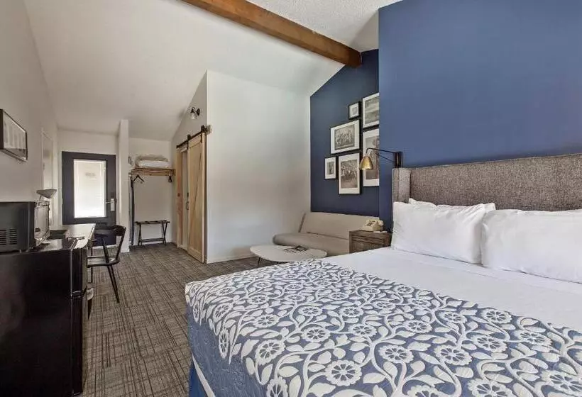 اتاق لوکس با بالکن, Sideways Inn