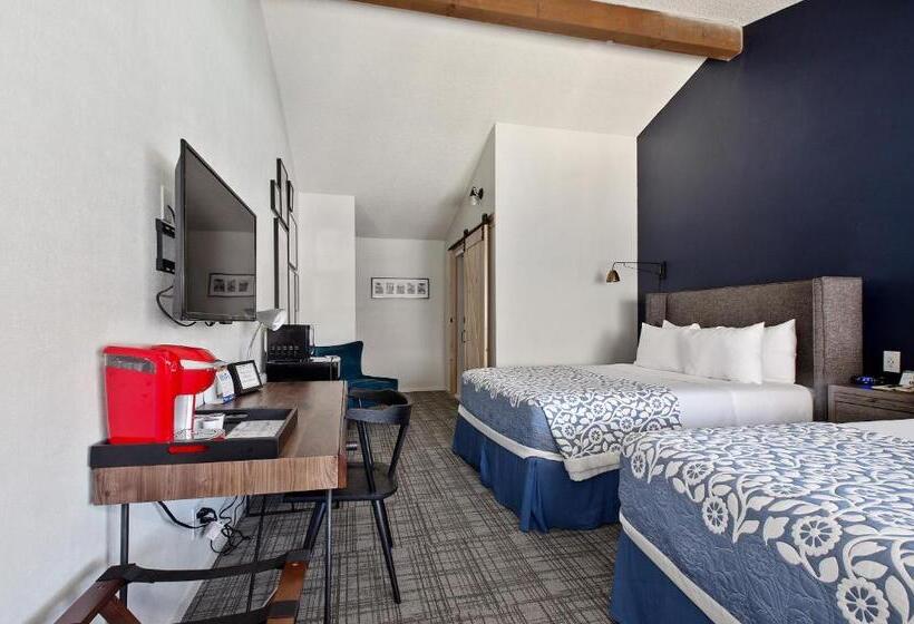 غرفة قياسية مزوَّدة بشُرفة, Sideways Inn