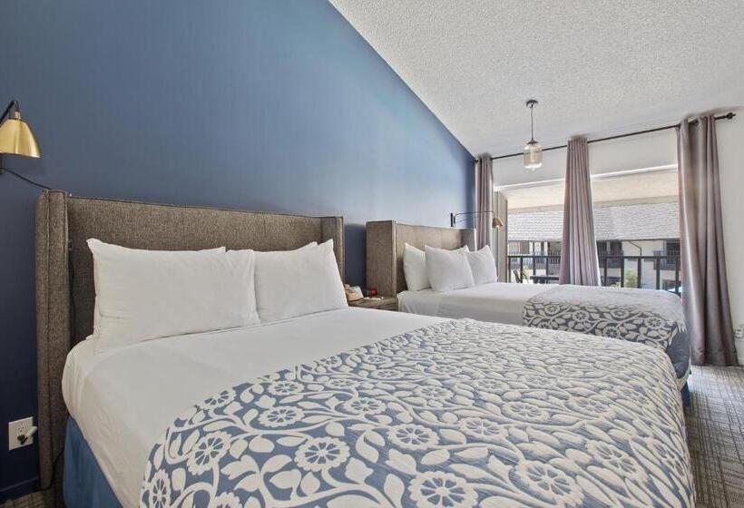 غرفة قياسية مزوَّدة بشُرفة, Sideways Inn