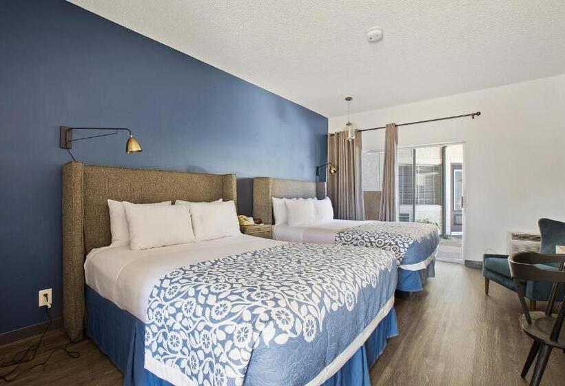 غرفة قياسية مزوَّدة بشُرفة, Sideways Inn