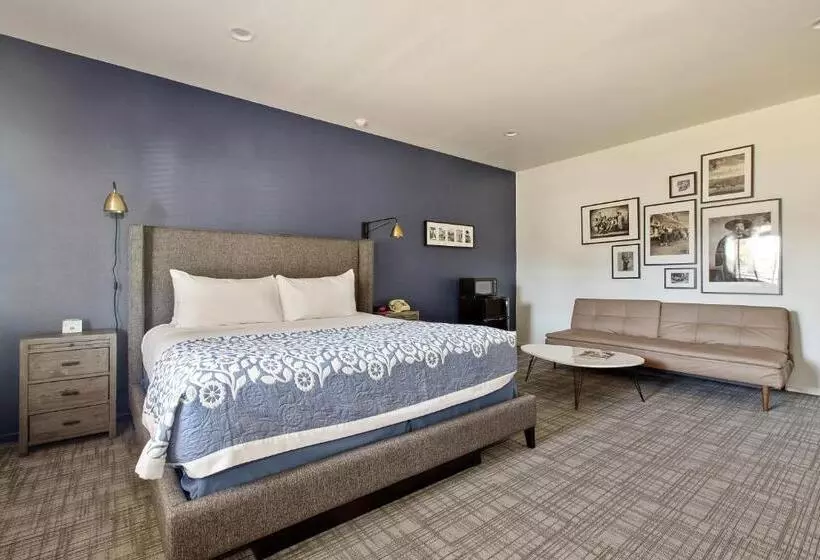 Deluxe Suite King Bed, Sideways Inn