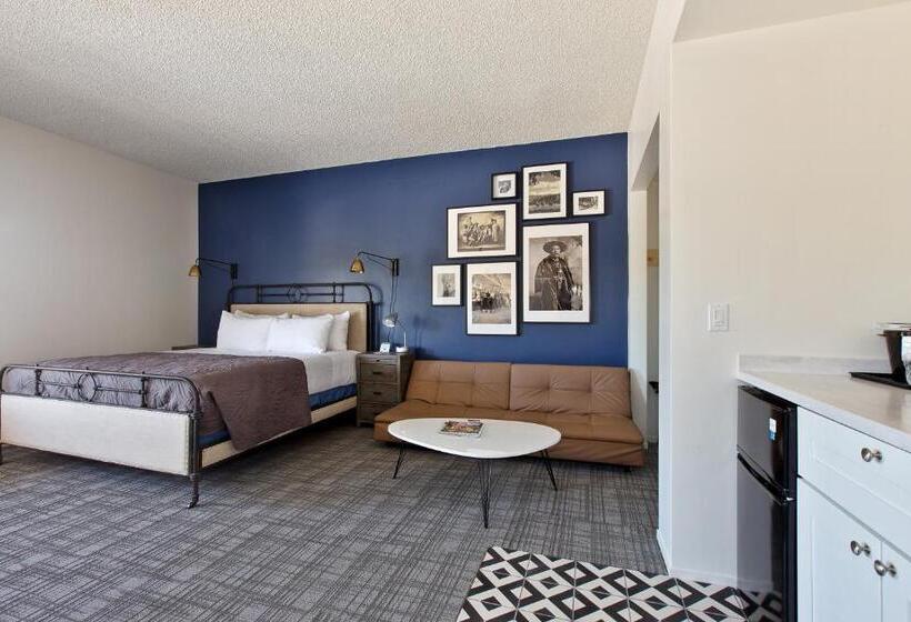 جناح ديلوكس سرير كينج, Sideways Inn