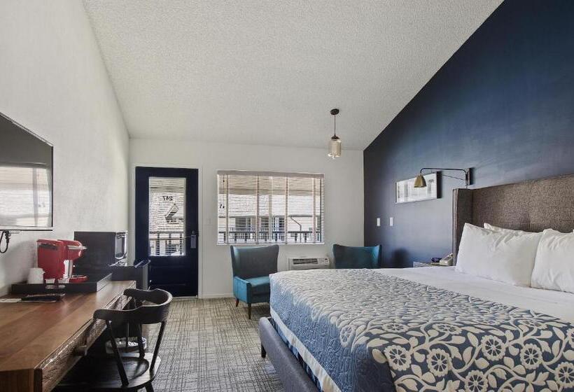 جناح ديلوكس سرير كينج, Sideways Inn