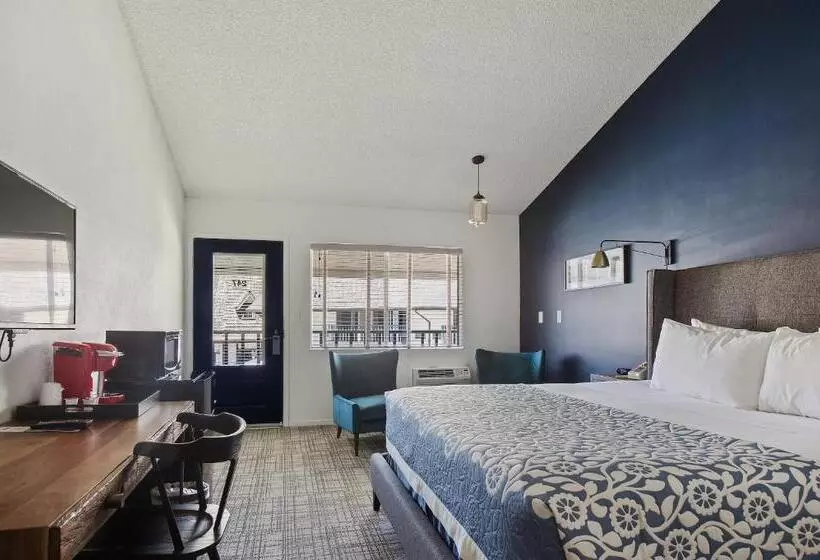 Deluxe Suite King Bed, Sideways Inn