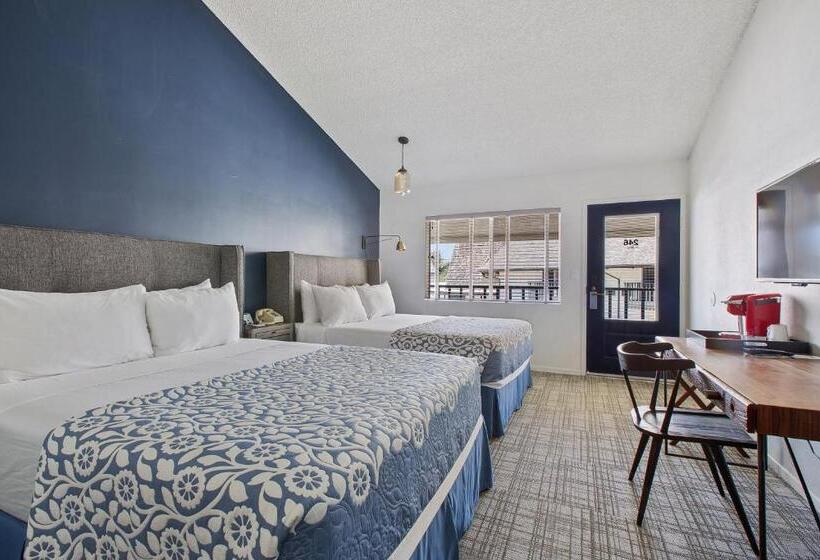 غرفة قياسية مطلّة علي الحديقة, Sideways Inn