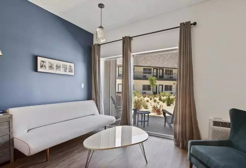 اتاق استاندارد برای معلولان, Sideways Inn
