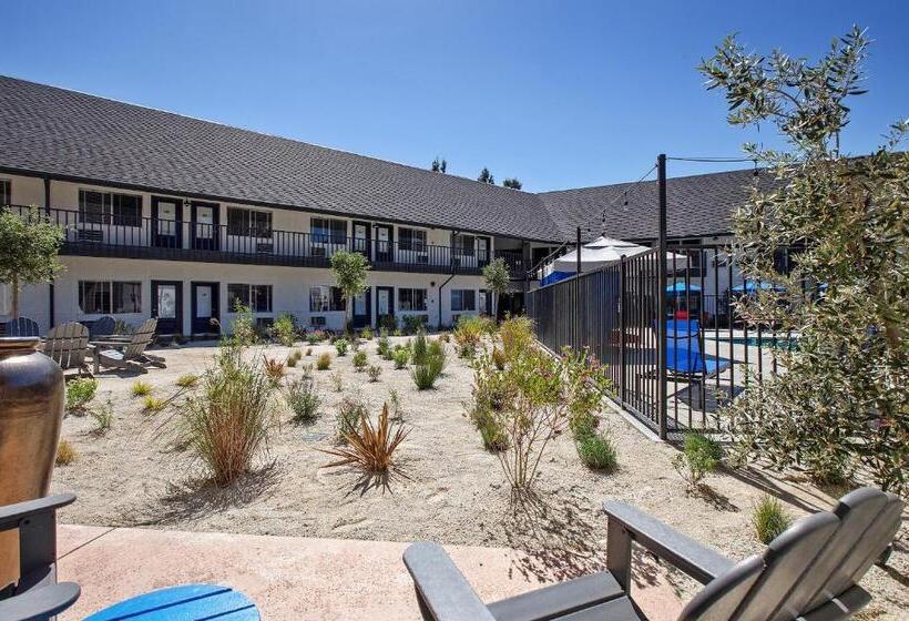 غرفة قياسية لذوى الاحتياجات الخاصة, Sideways Inn