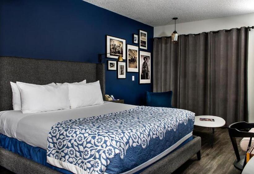 غرفة قياسية لذوى الاحتياجات الخاصة, Sideways Inn