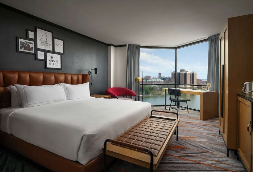 스탠다드 스튜디오 더블 침대, The Landing At Hampton Marina, Tapestry Collection By Hilton