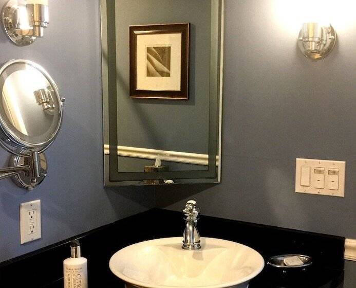 غرفة قياسية سرير كينج, Portofino Hotel & Marina