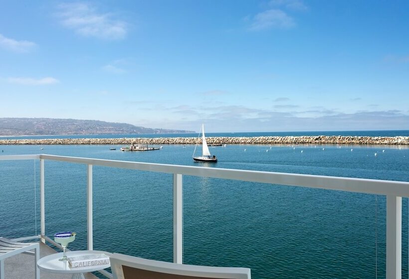 Номер Deluxe Кровать Кинг, Portofino Hotel & Marina
