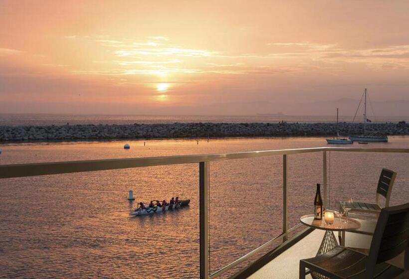 Номер Deluxe Кровать Кинг, Portofino Hotel & Marina