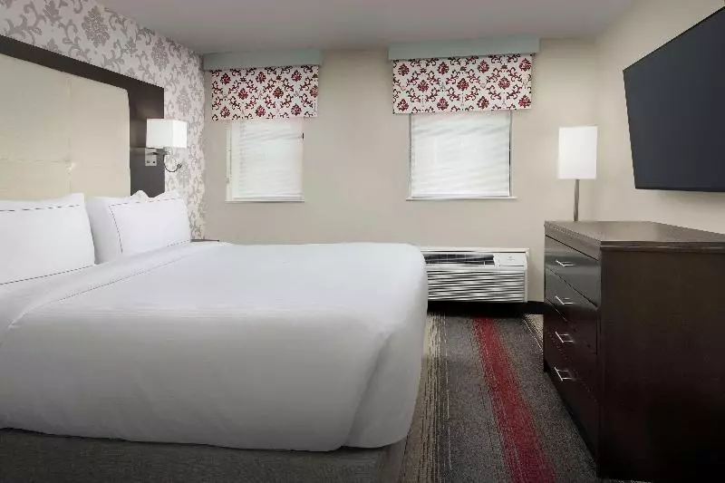 سوئیت با تخت بزرگ, West End Washington Dc, Tapestry Collection By Hilton