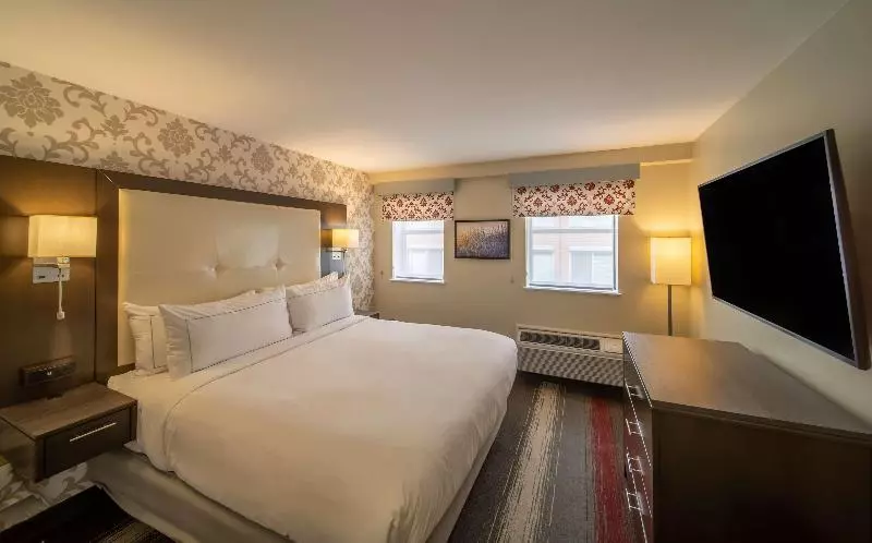 سوئیت با تخت بزرگ, West End Washington Dc, Tapestry Collection By Hilton