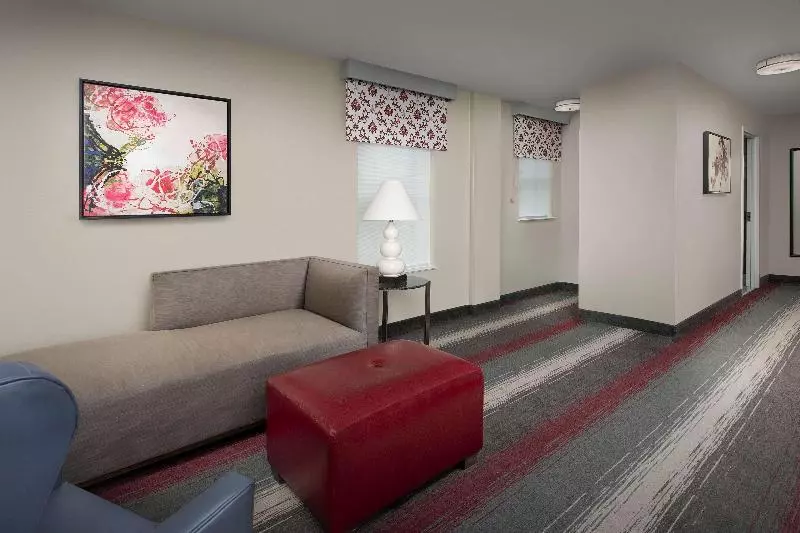 سوئیت با تخت بزرگ, West End Washington Dc, Tapestry Collection By Hilton