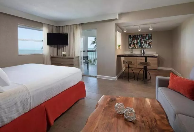 キングサイズベッドのジュニアスイート, Pelican Cove Resort & Marina