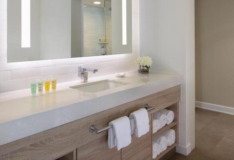 جناح جونيور لذوى الاحتياجات الخاصة, Pelican Cove Resort & Marina