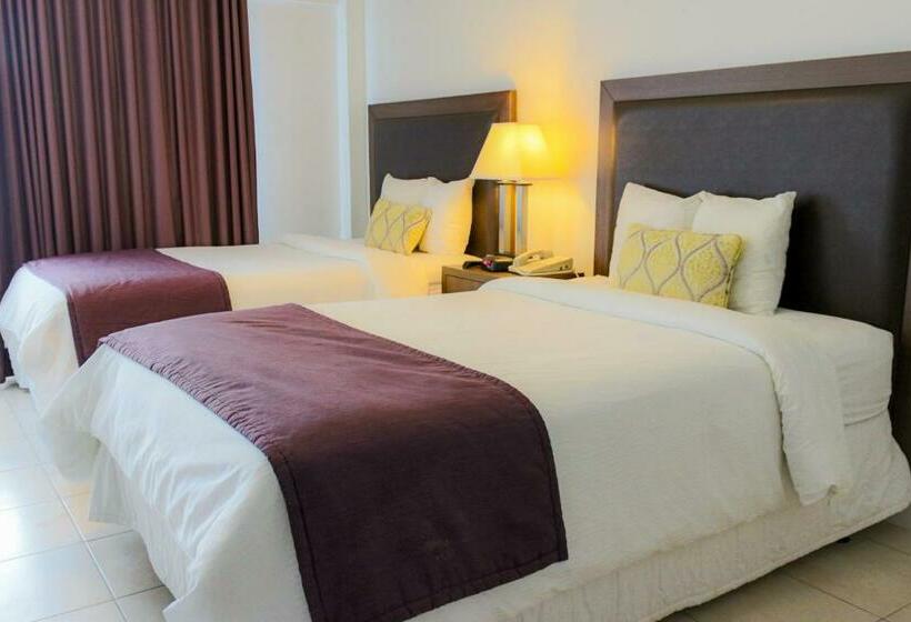 带2个双人床的标准工作室, Collins