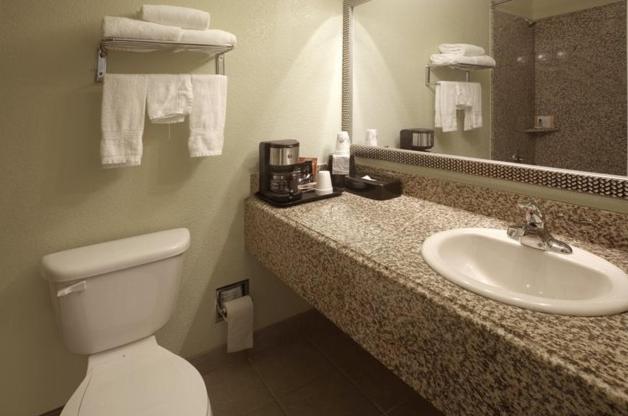 غرفة قياسية سرير كينج, Americas Best Value Inn Waco   Franklin Avenue
