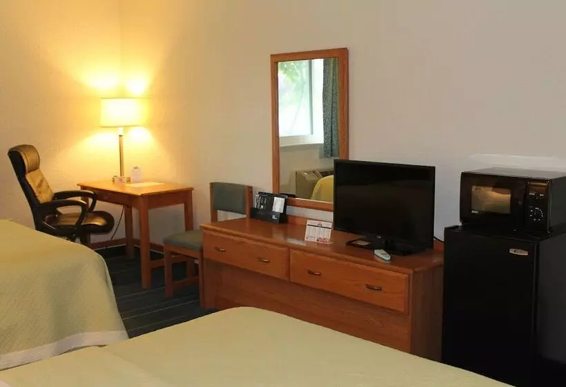 ２ダブルベッドのスタンダードルーム, Days Inn & Suites By Wyndham Bridgeport  Clarksburg