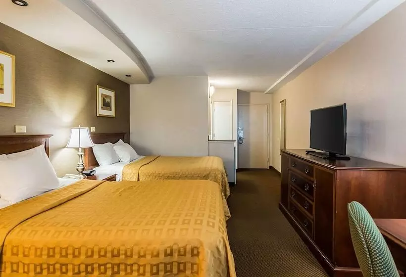 ２ダブルベッドのスタンダードルーム, Plaza Inn & Suites