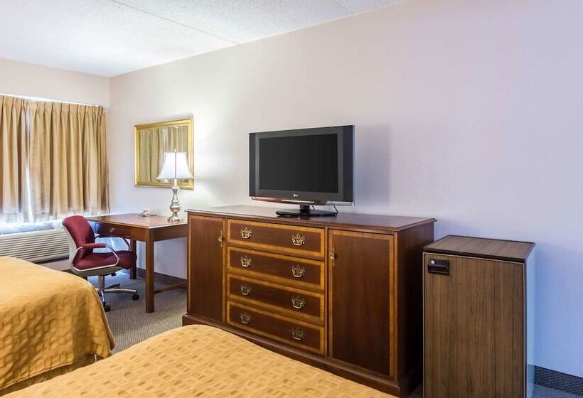 Номер Стандарт 2 Двуспальные Кровати, Plaza Inn & Suites