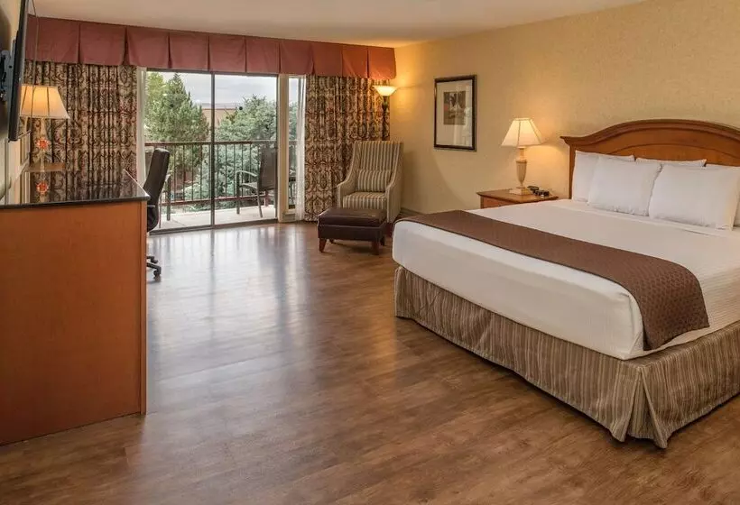 سوییت خانوادگی, Red Lion Hotel Pasco Airport & Conference Center