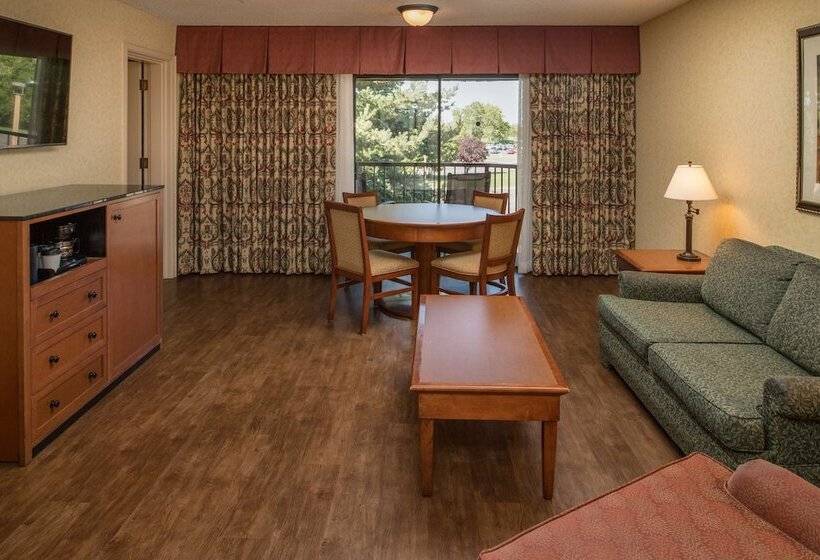 Президентский Люкс, Red Lion Hotel Pasco Airport & Conference Center