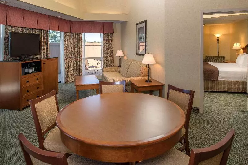 سوئیت پرزیدنت, Red Lion Hotel Pasco Airport & Conference Center