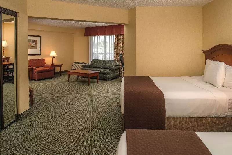 سوییت جونیور, Red Lion Hotel Pasco Airport & Conference Center