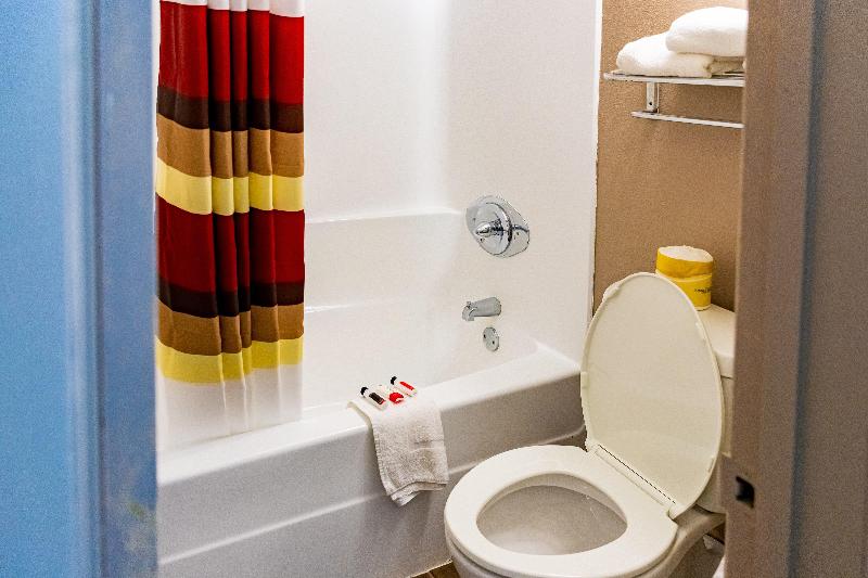 Номер Superior Кровать Кинг, Red Roof Inn Savannah   Richmond Hill I 95
