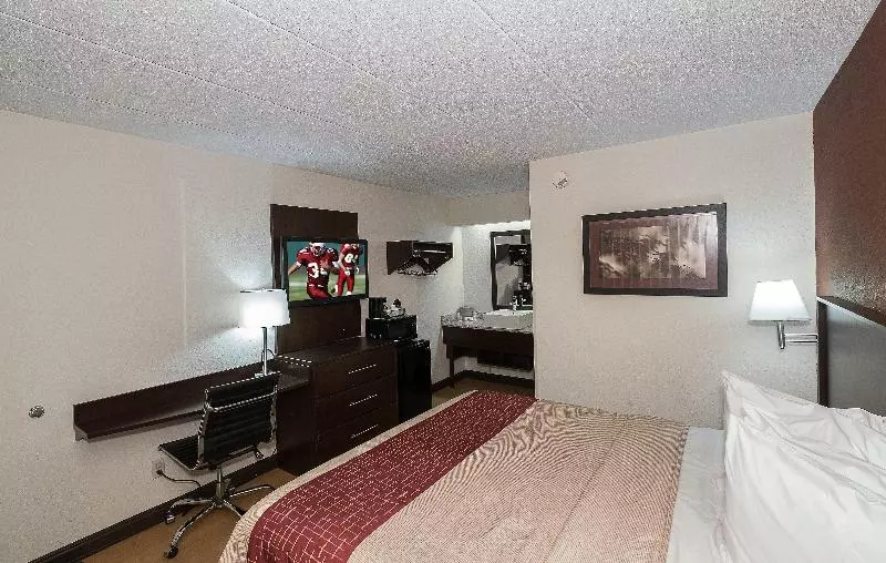キングサイズベッドのデラックスルーム, Red Roof Inn Toledo  Maumee