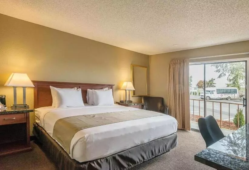 キングサイズベッドのスタンダードルーム, Rodeway Inn & Suites Portland   Jantzen Beach